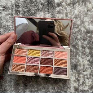 Eyeshadow palette